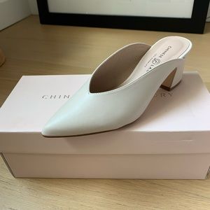 Brand new, never worn Chinese Laundry Pollie mule